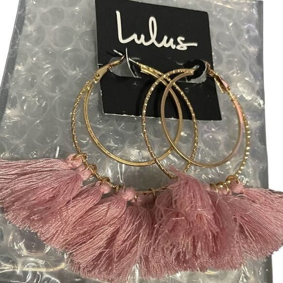 Lulus Double Hoop Gold Tone Pink Tassel Earrings NEW - Picture 4 of 4